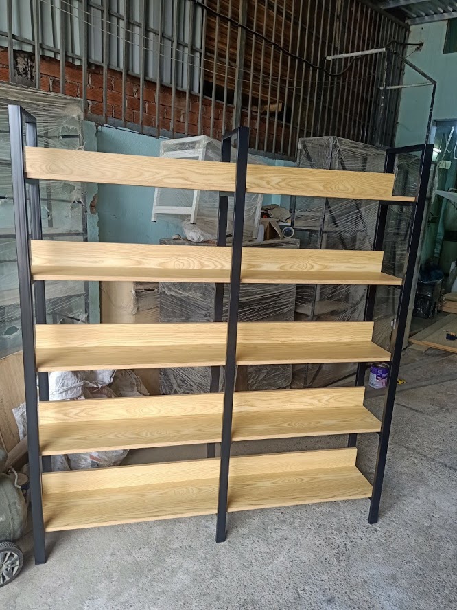 Kệ trưng bày sản phẩm shop khung sắt mặt gỗ LHS-5425