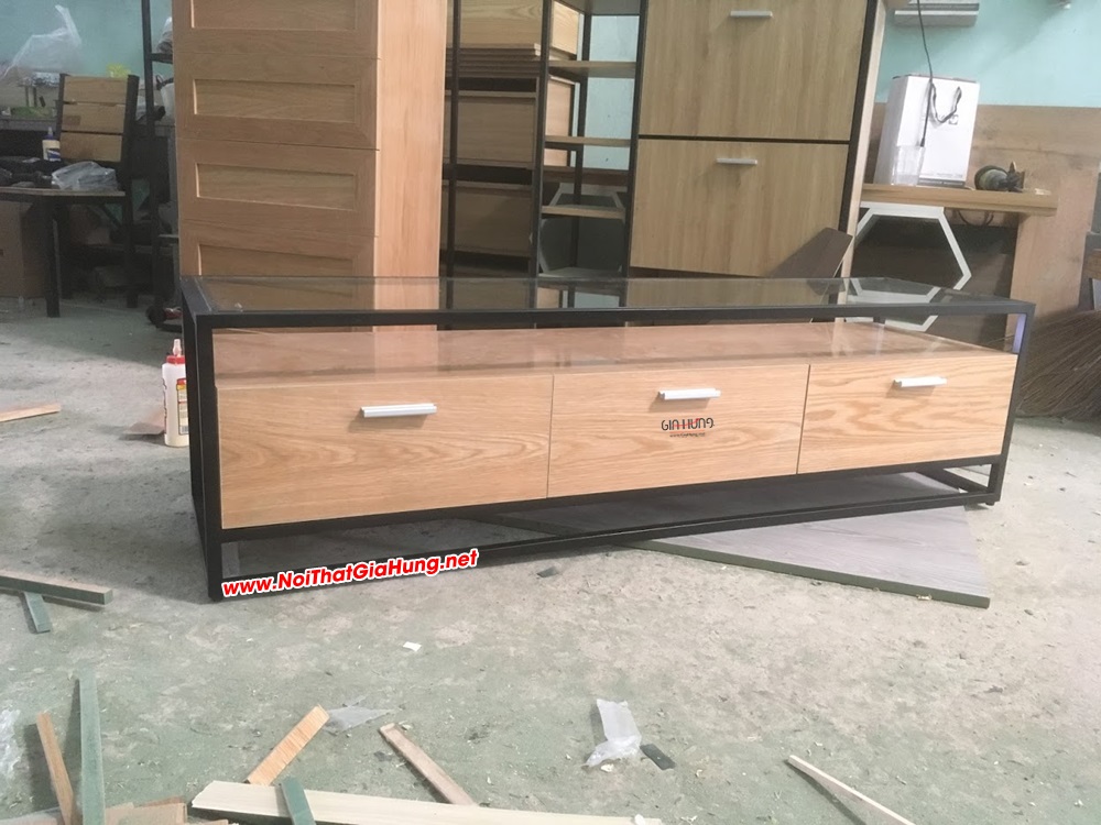 [LHS-4231] Kệ tivi khung sắt LHS-4231 mặt kính ngăn kéo gỗ cao su Sồi